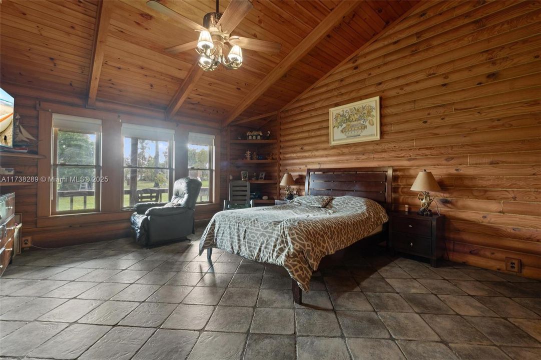 For Sale: $589,000 (2 beds, 2 baths, 1976 Square Feet)