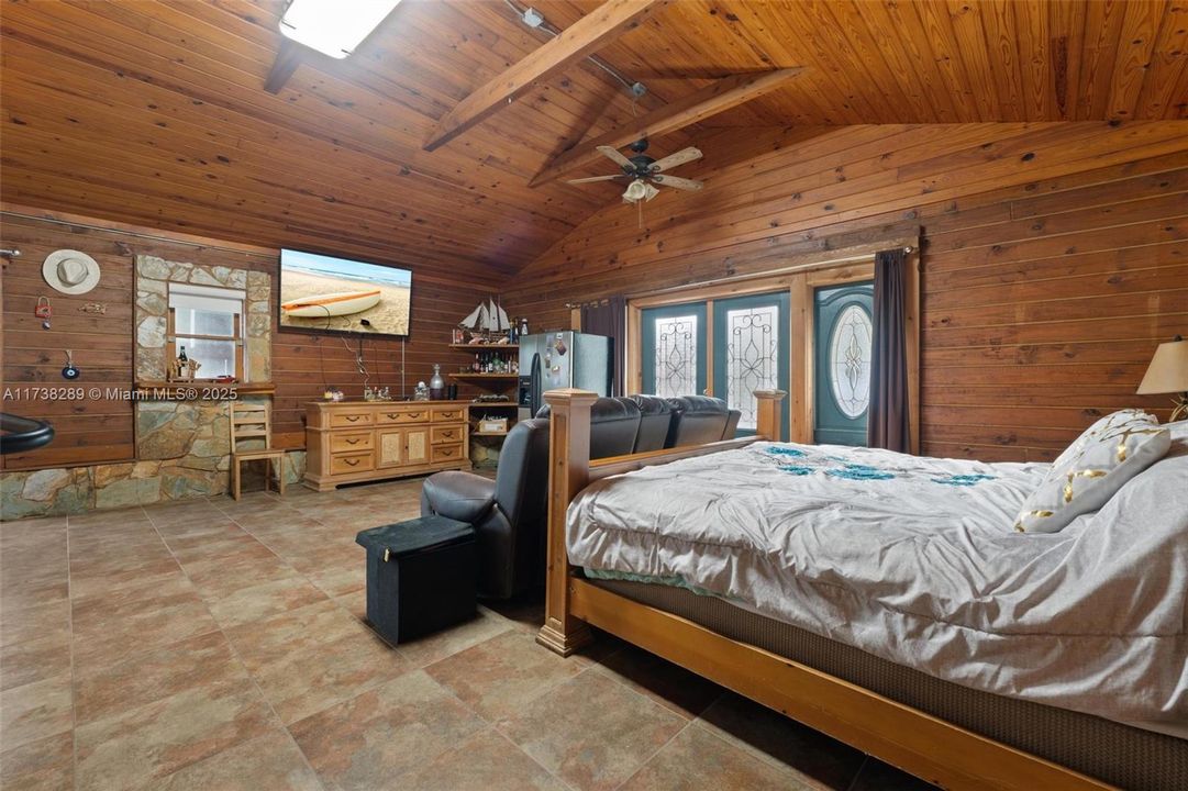 For Sale: $589,000 (2 beds, 2 baths, 1976 Square Feet)