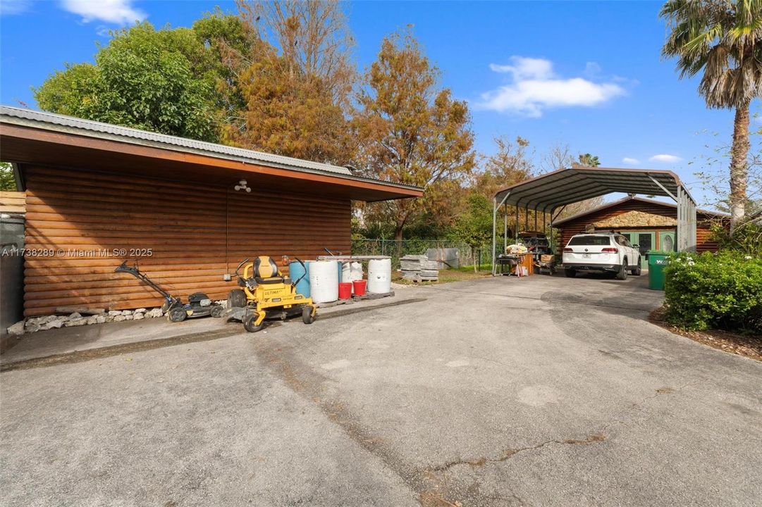 For Sale: $589,000 (2 beds, 2 baths, 1976 Square Feet)