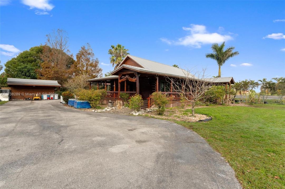 For Sale: $589,000 (2 beds, 2 baths, 1976 Square Feet)