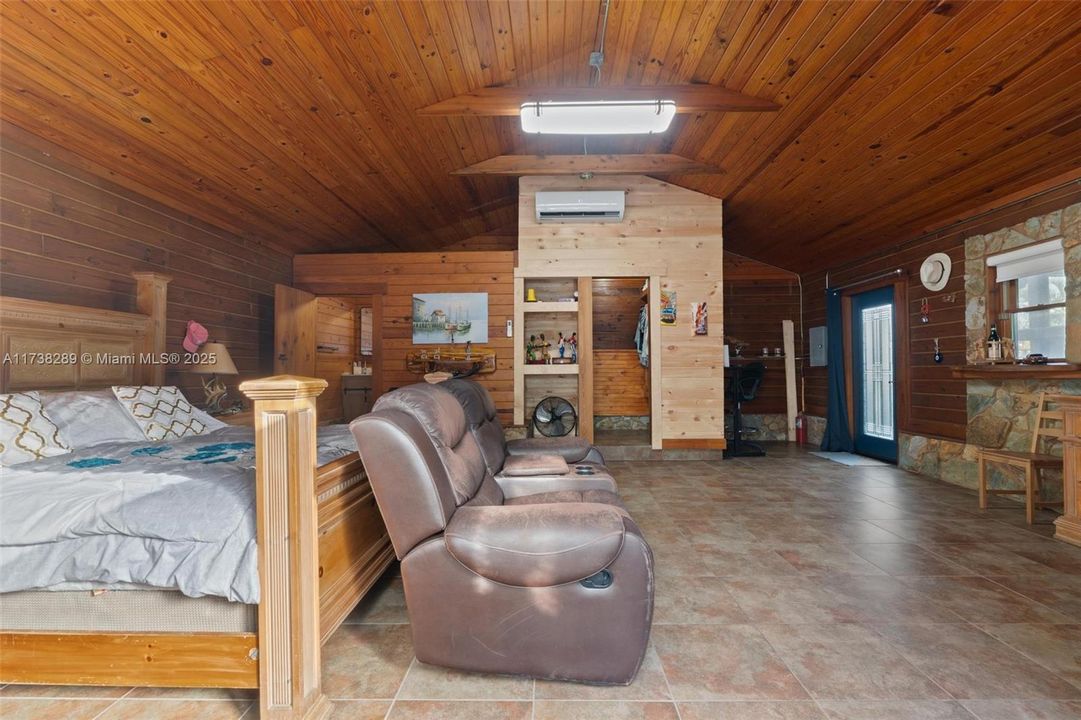 For Sale: $589,000 (2 beds, 2 baths, 1976 Square Feet)