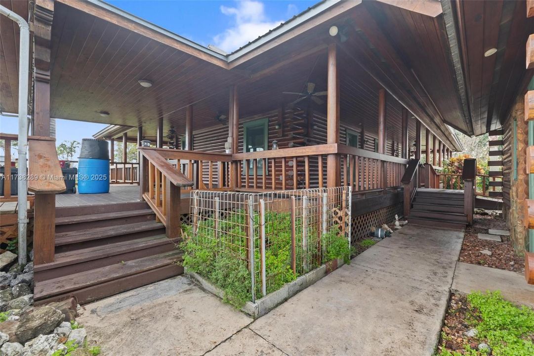 For Sale: $589,000 (2 beds, 2 baths, 1976 Square Feet)