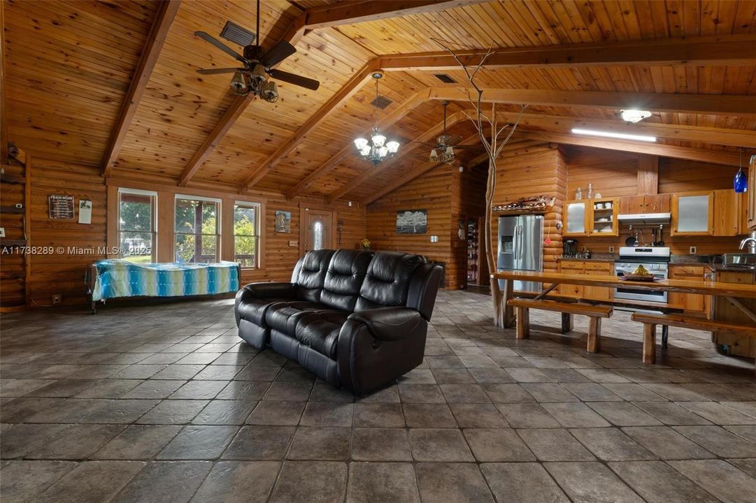 For Sale: $589,000 (2 beds, 2 baths, 1976 Square Feet)
