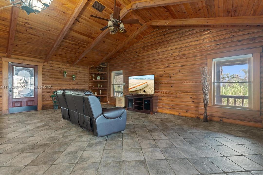 For Sale: $589,000 (2 beds, 2 baths, 1976 Square Feet)
