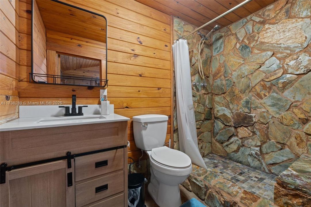 For Sale: $589,000 (2 beds, 2 baths, 1976 Square Feet)