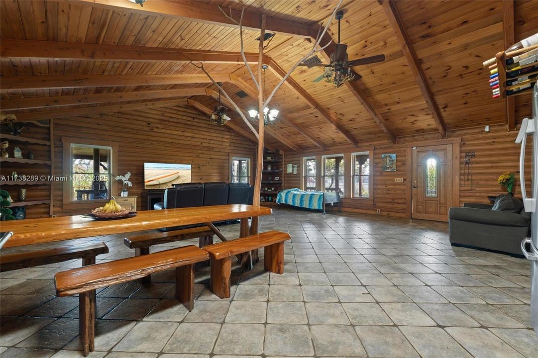 For Sale: $589,000 (2 beds, 2 baths, 1976 Square Feet)