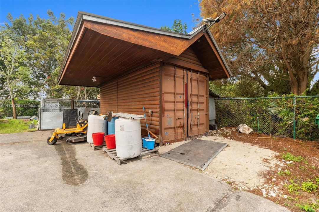 For Sale: $589,000 (2 beds, 2 baths, 1976 Square Feet)