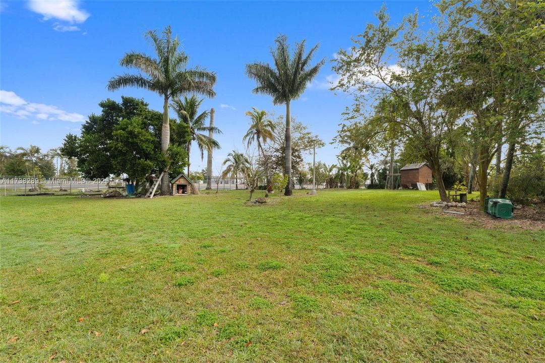 For Sale: $589,000 (2 beds, 2 baths, 1976 Square Feet)