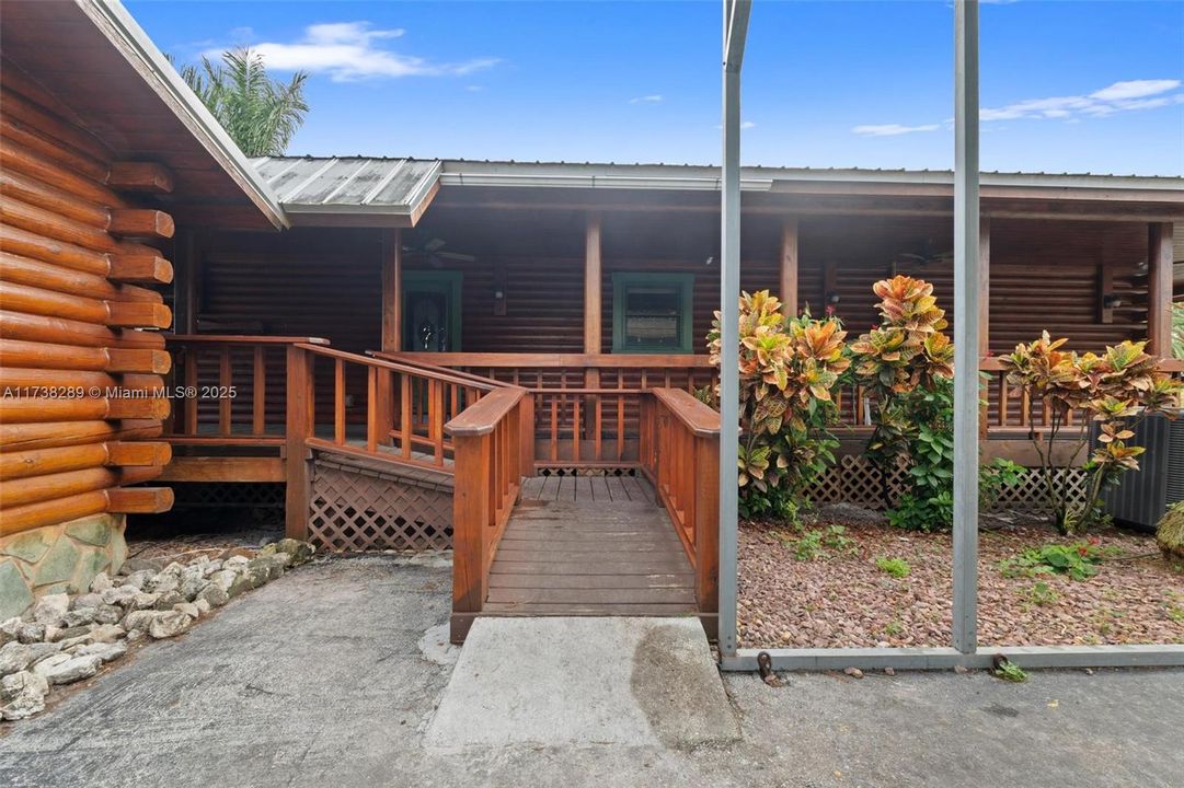 For Sale: $589,000 (2 beds, 2 baths, 1976 Square Feet)
