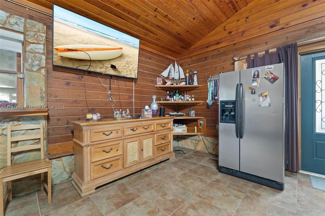 For Sale: $589,000 (2 beds, 2 baths, 1976 Square Feet)