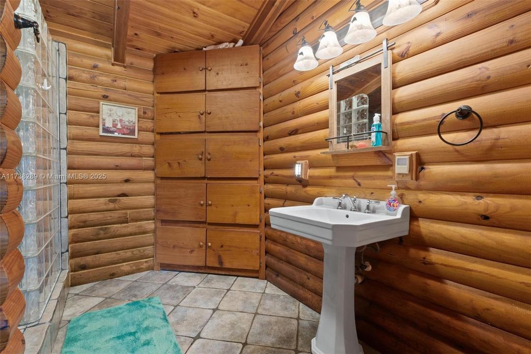 For Sale: $589,000 (2 beds, 2 baths, 1976 Square Feet)