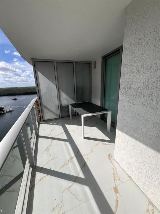 待售: $1,390,000 (2 贝兹, 3 浴室, 1541 平方英尺)