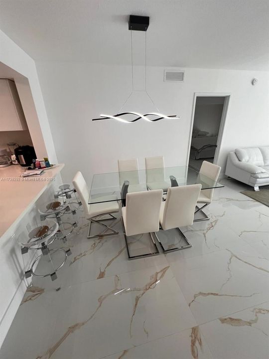 待售: $1,390,000 (2 贝兹, 3 浴室, 1541 平方英尺)