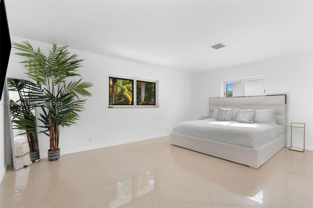 For Sale: $2,999,999 (6 beds, 5 baths, 3990 Square Feet)