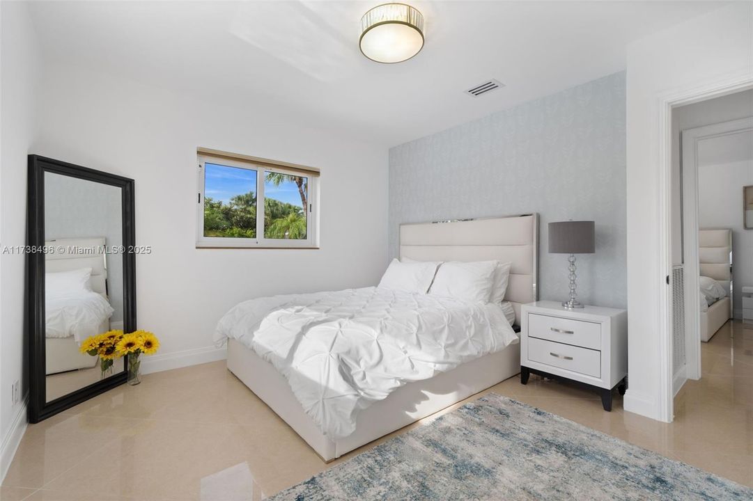 For Sale: $2,999,999 (6 beds, 5 baths, 3990 Square Feet)
