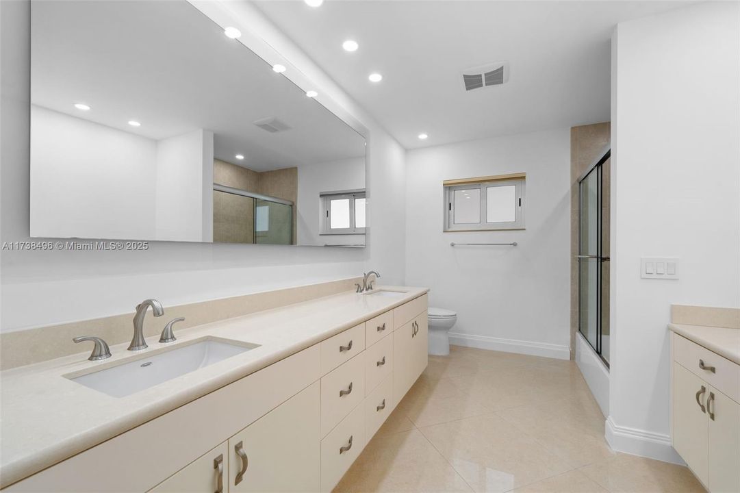 For Sale: $2,999,999 (6 beds, 5 baths, 3990 Square Feet)
