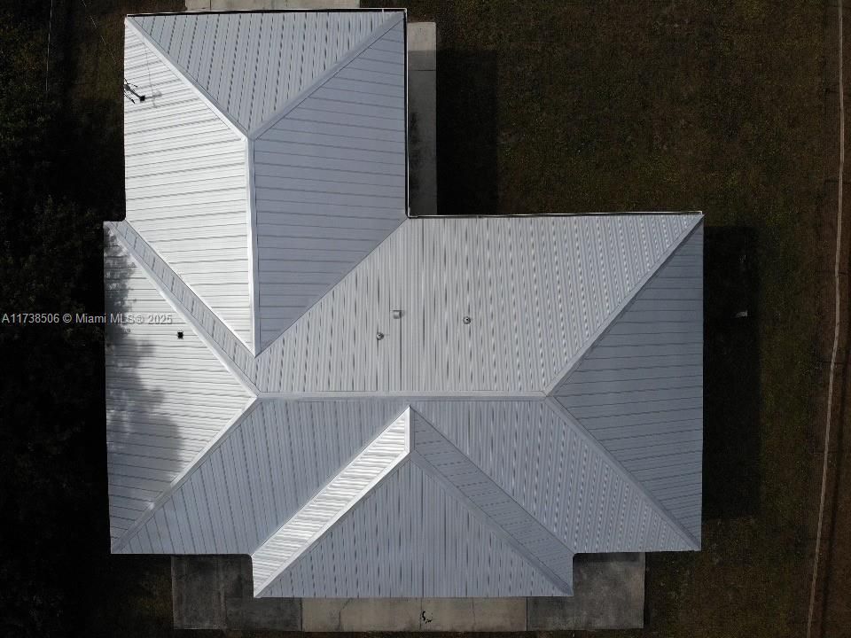 Recently Rented: $1,945 (3 beds, 2 baths, 1357 Square Feet)