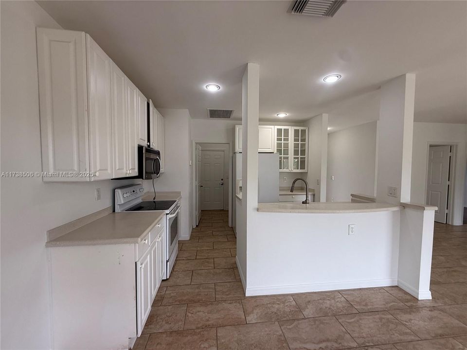 Recently Rented: $1,945 (3 beds, 2 baths, 1357 Square Feet)