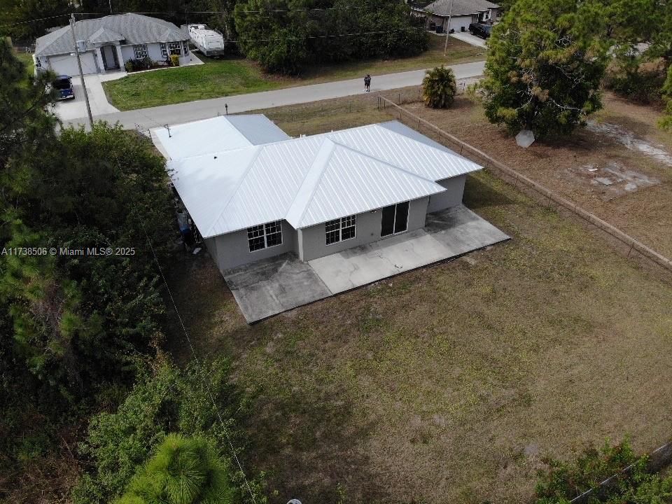 Recently Rented: $1,945 (3 beds, 2 baths, 1357 Square Feet)