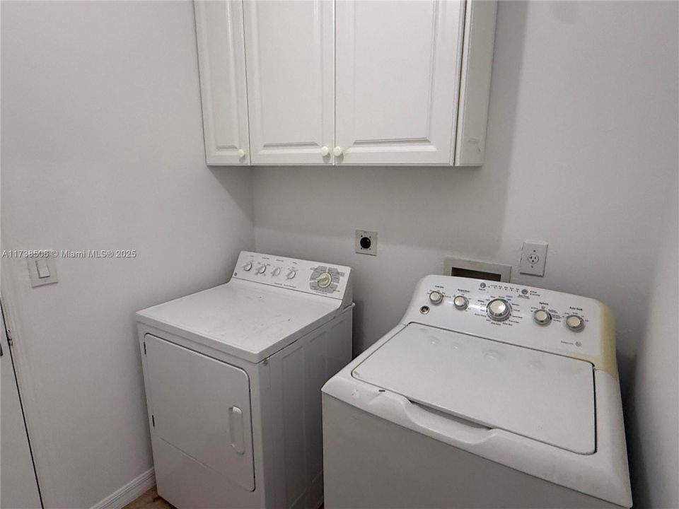 Recently Rented: $1,945 (3 beds, 2 baths, 1357 Square Feet)