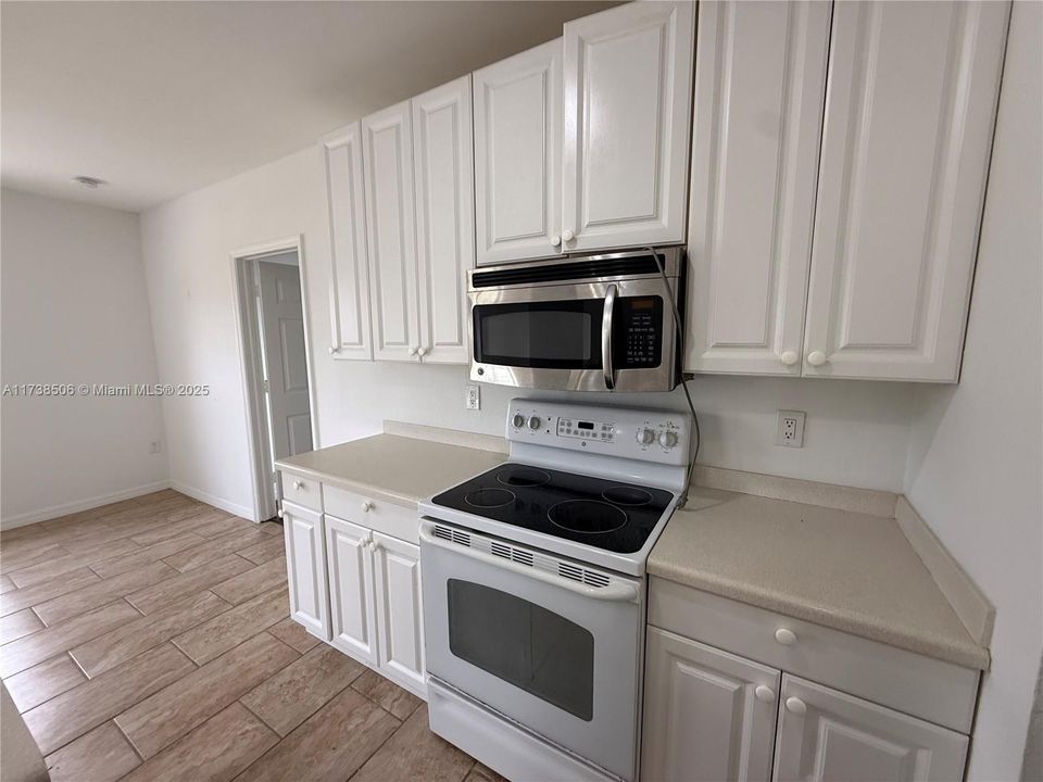 Recently Rented: $1,945 (3 beds, 2 baths, 1357 Square Feet)