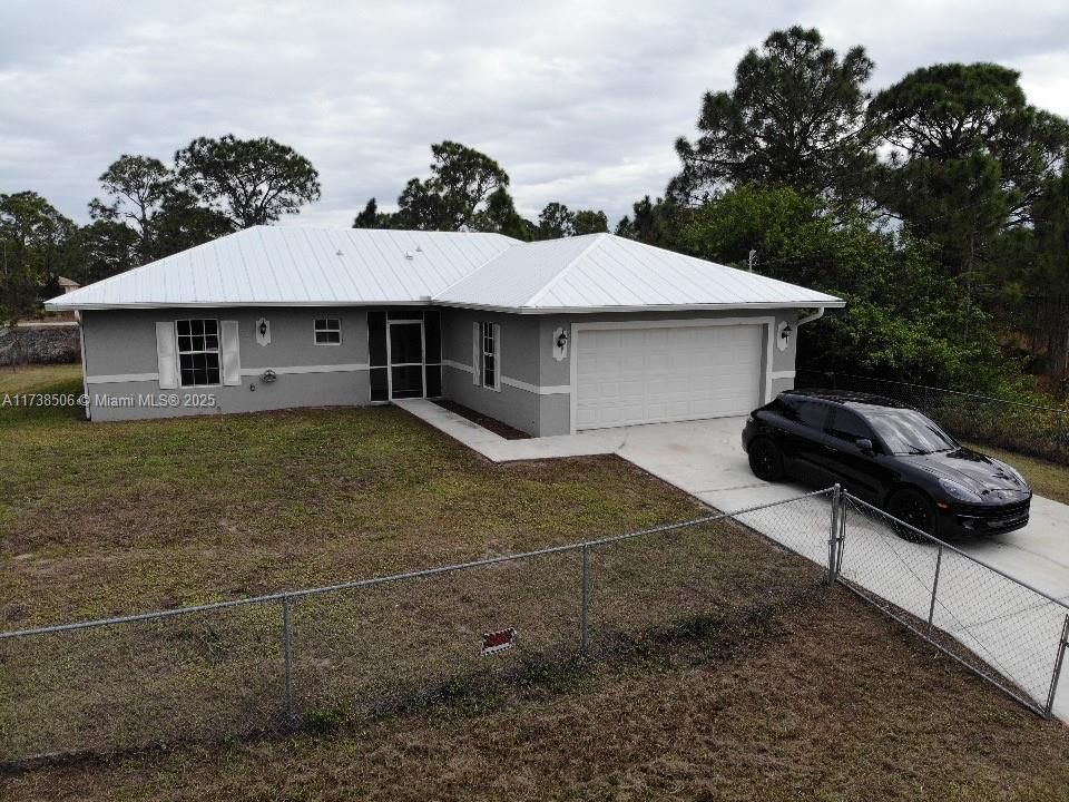 Recently Rented: $1,945 (3 beds, 2 baths, 1357 Square Feet)