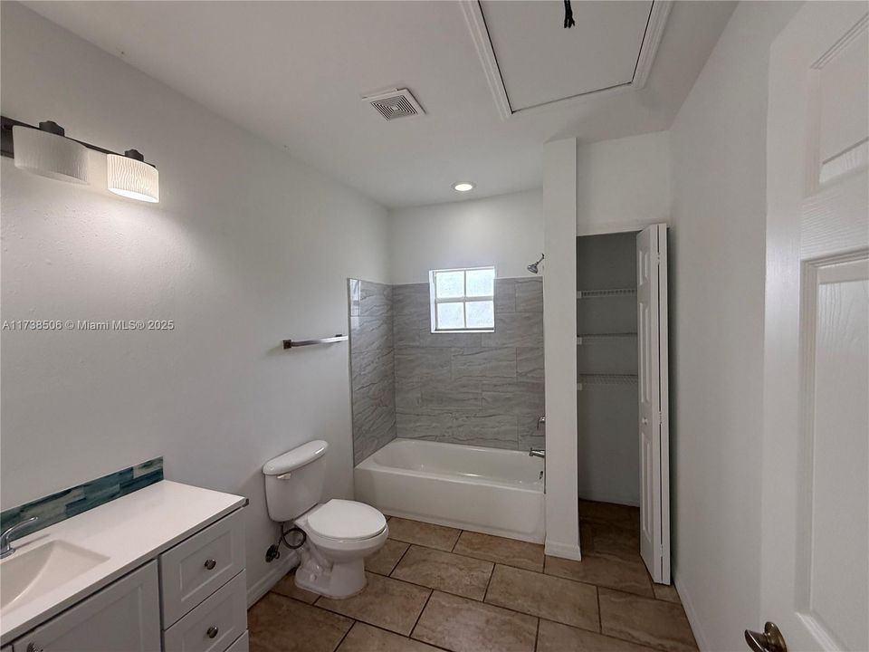 Recently Rented: $1,945 (3 beds, 2 baths, 1357 Square Feet)