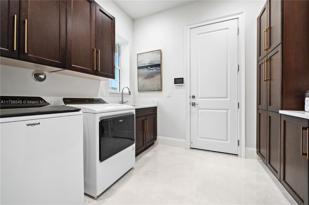 Recently Sold: $1,195,000 (4 beds, 4 baths, 3423 Square Feet)