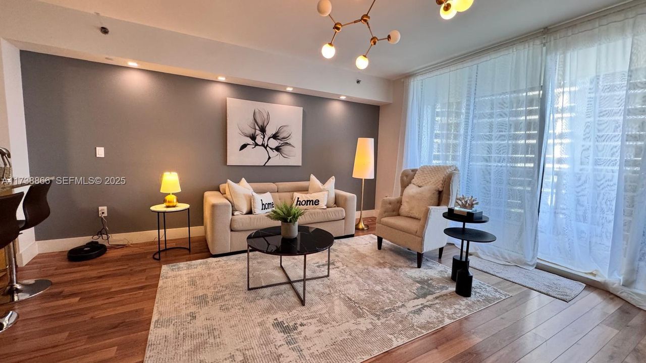 待售: $699,999 (1 贝兹, 1 浴室, 844 平方英尺)