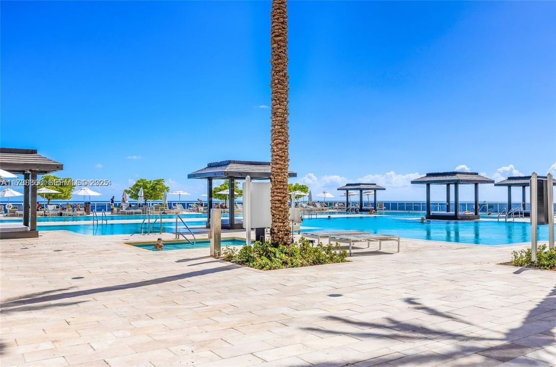 待售: $699,999 (1 贝兹, 1 浴室, 844 平方英尺)