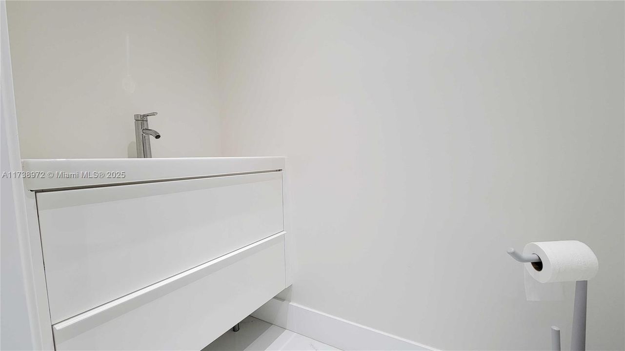 For Sale: $1,150,000 (3 beds, 2 baths, 2370 Square Feet)