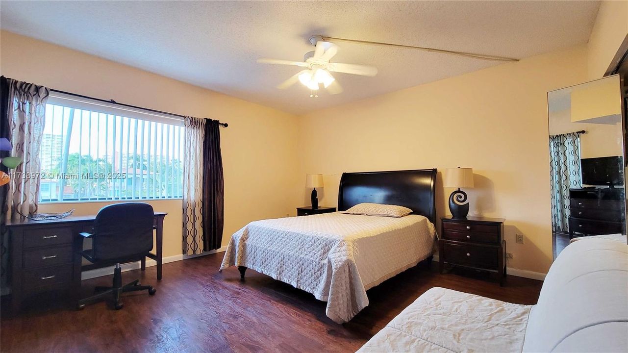 For Sale: $1,150,000 (3 beds, 2 baths, 2370 Square Feet)