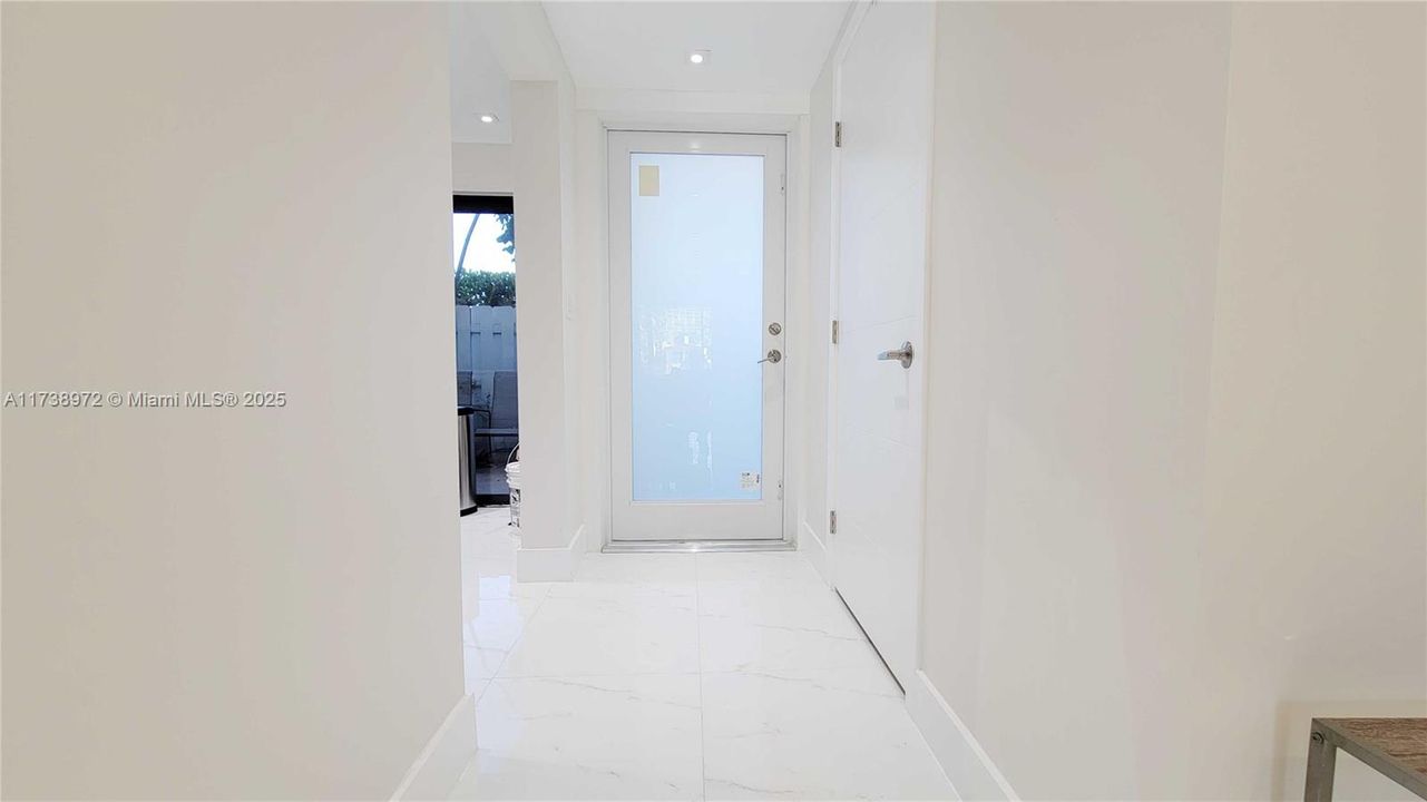 For Sale: $1,150,000 (3 beds, 2 baths, 2370 Square Feet)