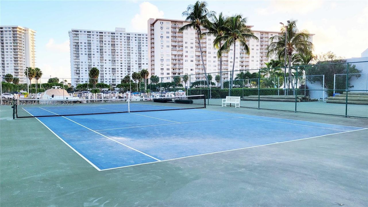 For Sale: $1,150,000 (3 beds, 2 baths, 2370 Square Feet)