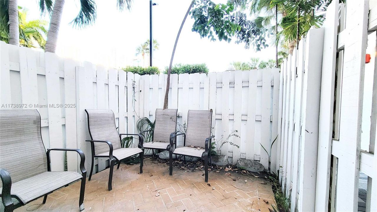 For Sale: $1,150,000 (3 beds, 2 baths, 2370 Square Feet)