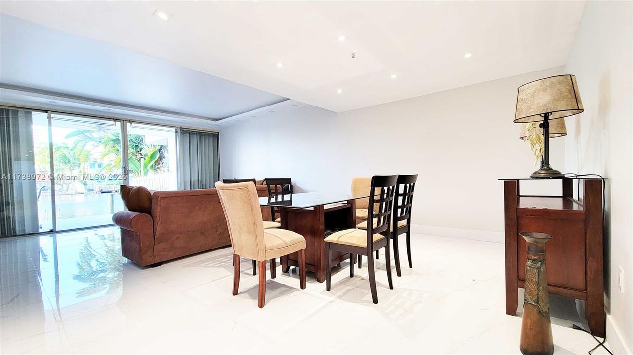 For Sale: $1,150,000 (3 beds, 2 baths, 2370 Square Feet)