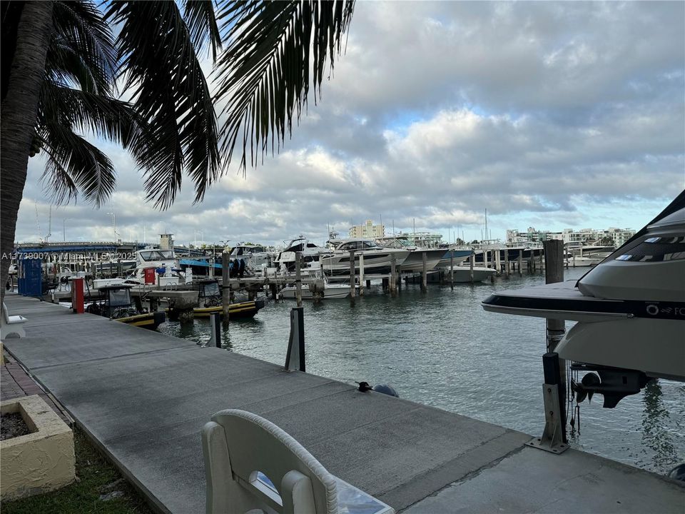 出租: $2,350 (0 贝兹, 0 浴室, 0 平方英尺)