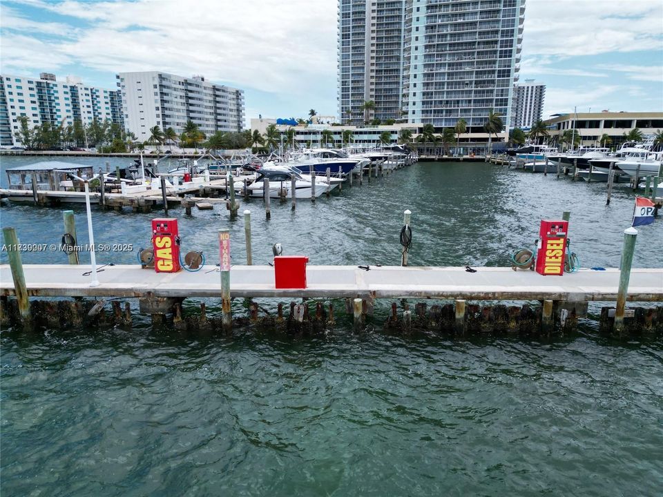 出租: $2,350 (0 贝兹, 0 浴室, 0 平方英尺)