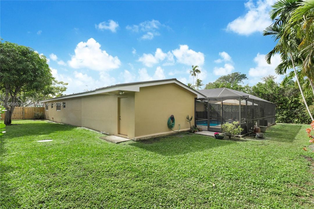 Recently Sold: $1,749,000 (3 beds, 2 baths, 3295 Square Feet)