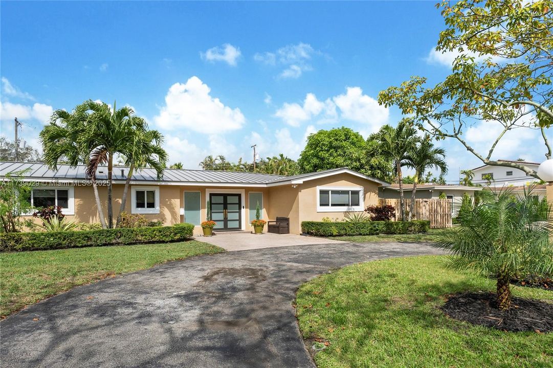 Recently Sold: $1,749,000 (3 beds, 2 baths, 3295 Square Feet)