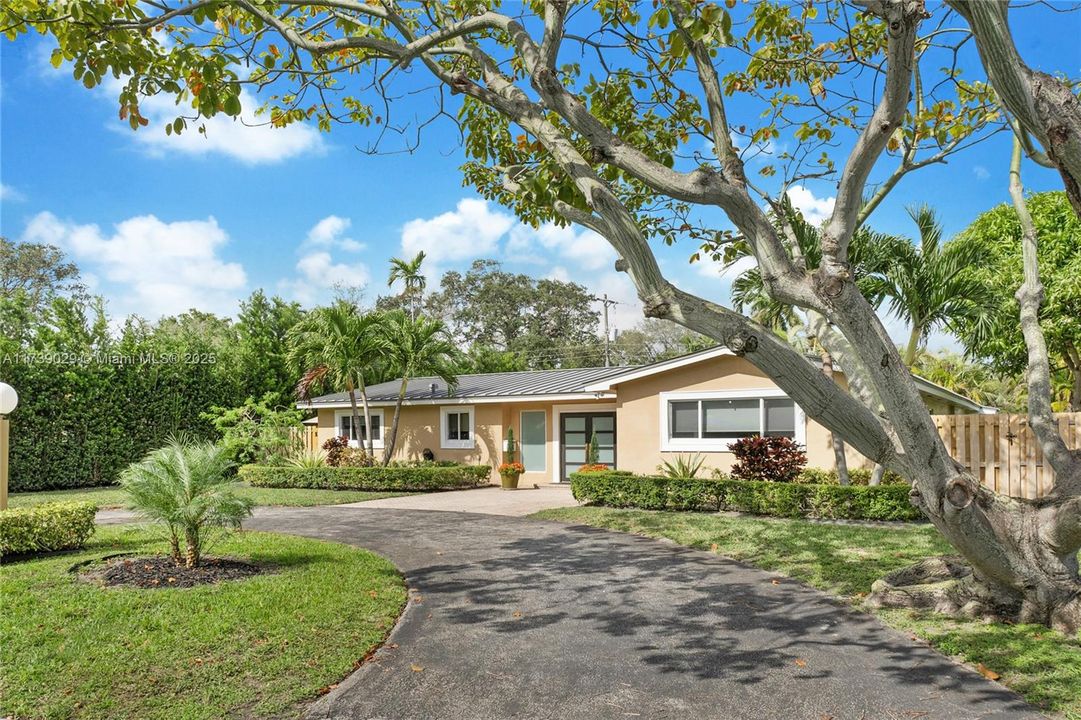 Recently Sold: $1,749,000 (3 beds, 2 baths, 3295 Square Feet)