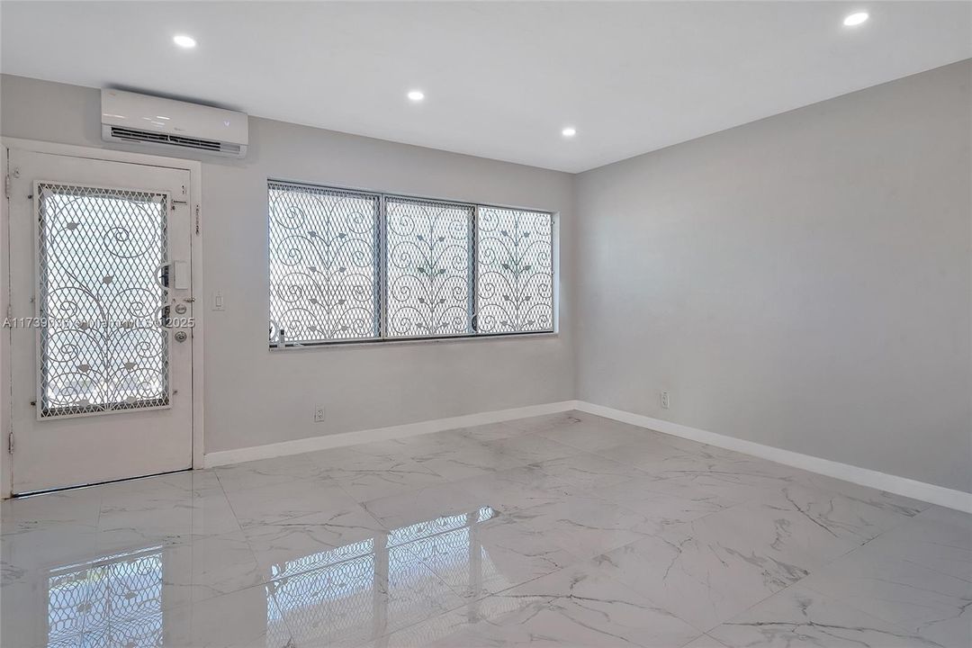 For Sale: $94,900 (1 beds, 1 baths, 625 Square Feet)