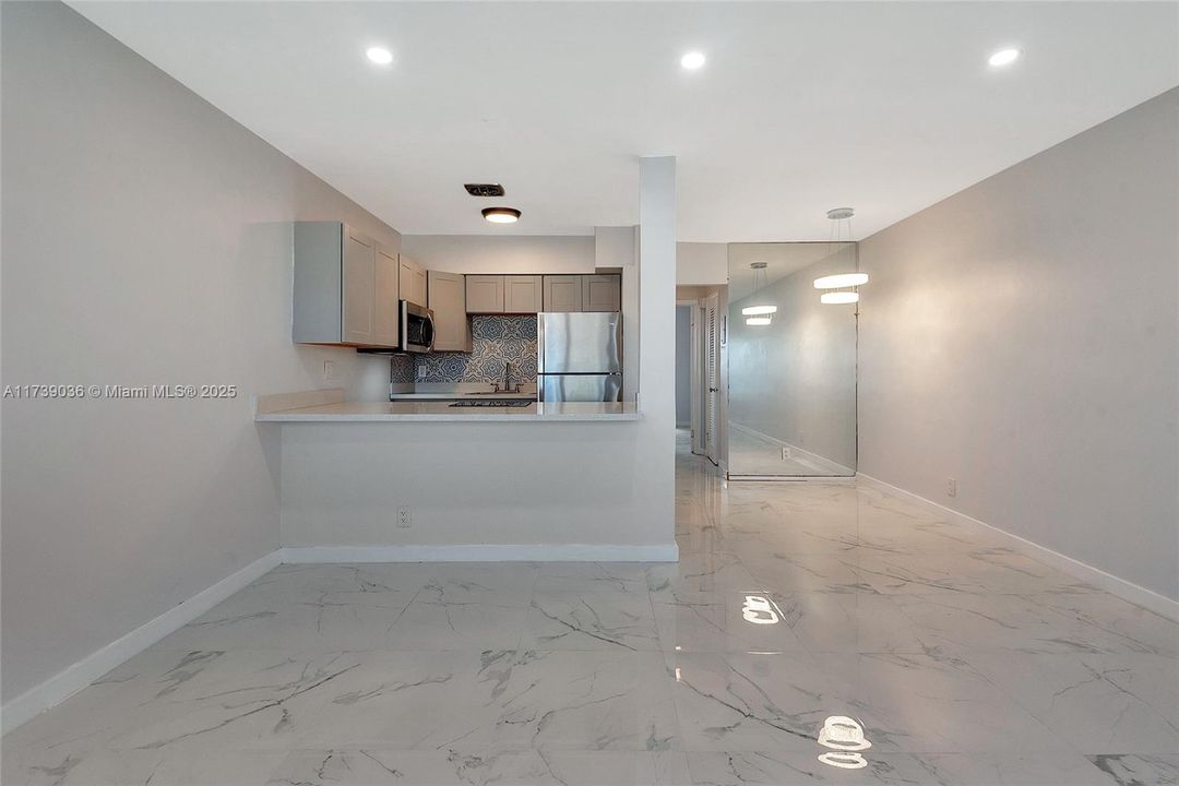 For Sale: $94,900 (1 beds, 1 baths, 625 Square Feet)