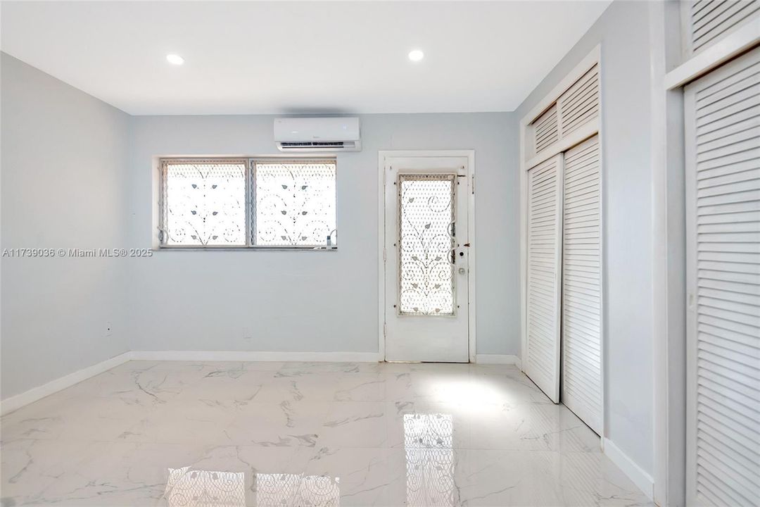 For Sale: $94,900 (1 beds, 1 baths, 625 Square Feet)