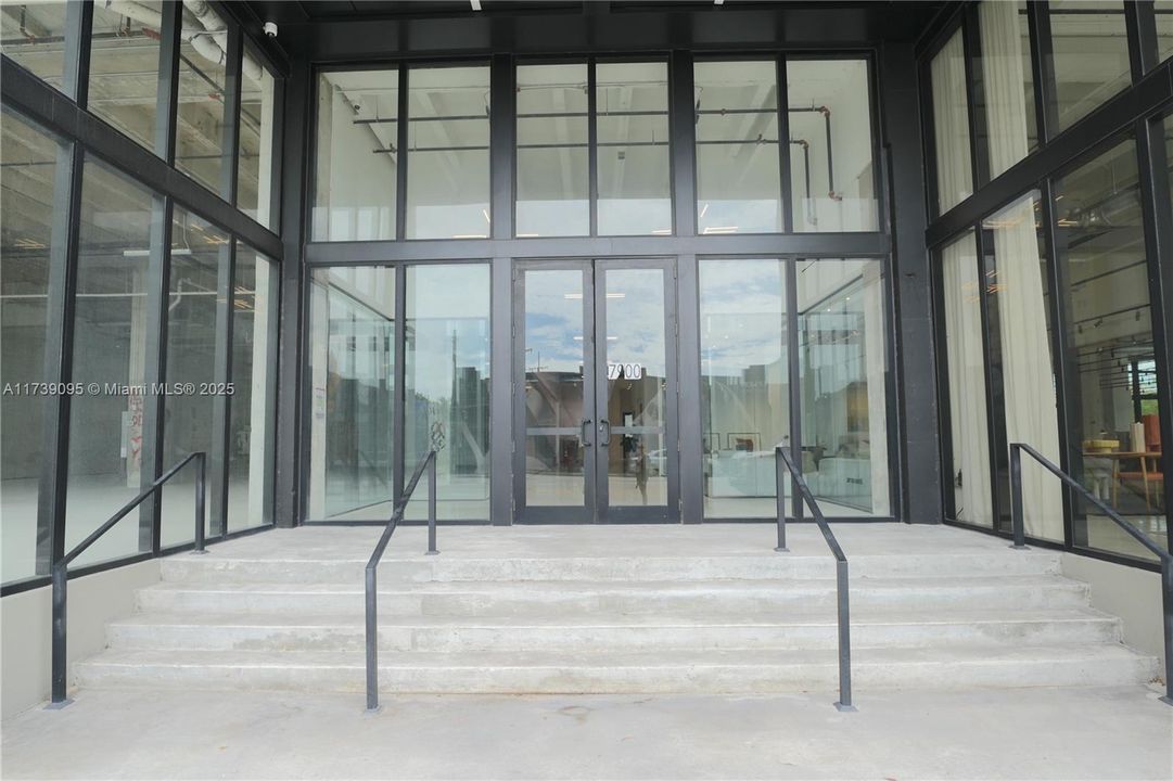 Recently Rented: $4,000 (2 beds, 3 baths, 1306 Square Feet)