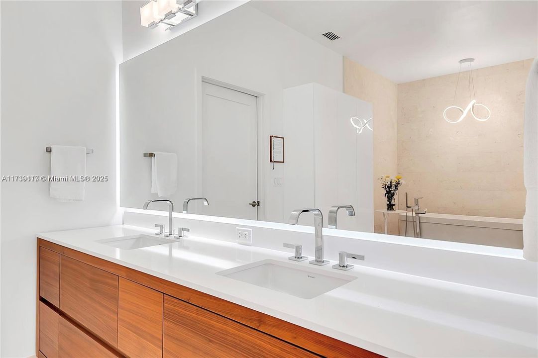 En Venta: $5,795,000 (4 camas, 5 baños, 3886 Pies cuadrados)