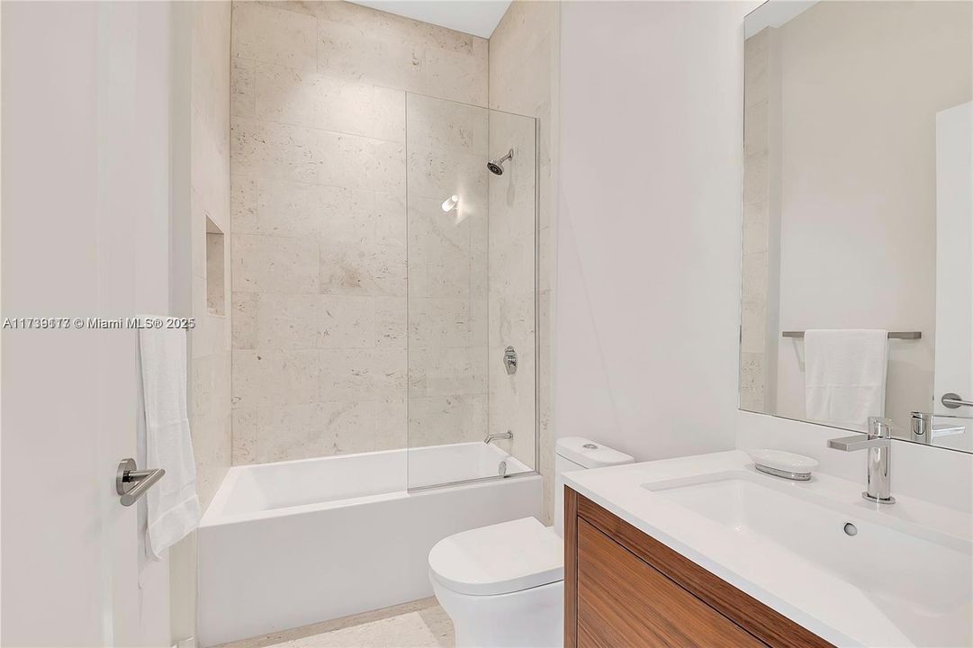 En Venta: $5,795,000 (4 camas, 5 baños, 3886 Pies cuadrados)