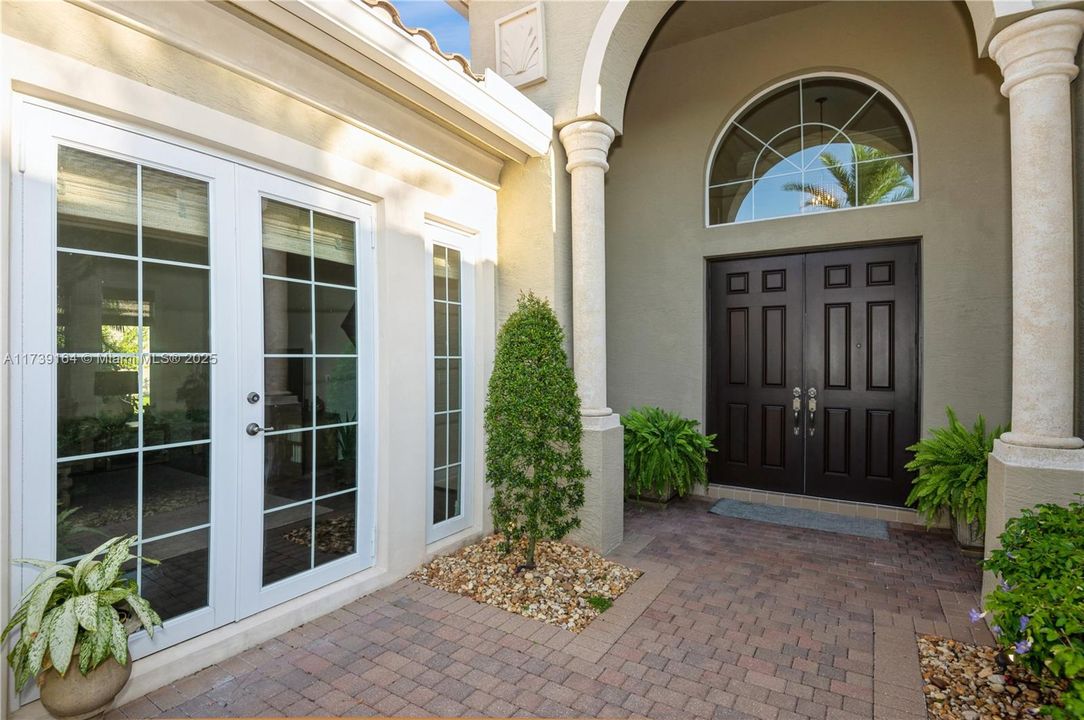 Vendido Recientemente: $1,384,900 (3 camas, 3 baños, 3397 Pies cuadrados)