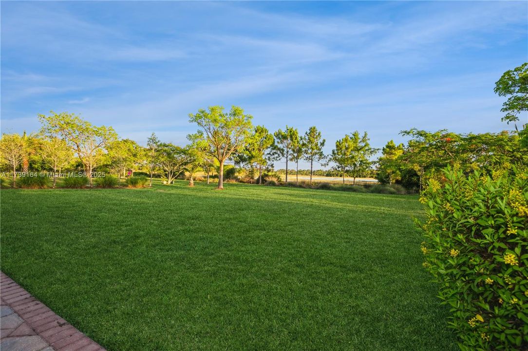 Vendido Recientemente: $1,384,900 (3 camas, 3 baños, 3397 Pies cuadrados)