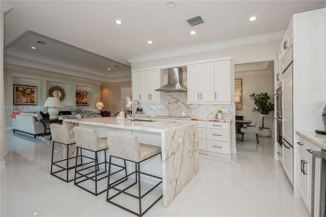 Vendido Recientemente: $1,384,900 (3 camas, 3 baños, 3397 Pies cuadrados)